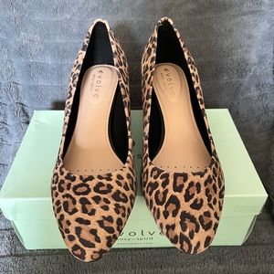 NIB Evolve Easy Spirit Leopard pumps. 9.5W Tried on at home but, never worn.